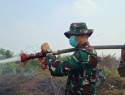 Jaga Bengkalis dari Ancaman Karhutla, Dandim 0303/Bengkalis Pimpin Pemadaman Langsung