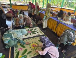 Daun Mangrove Naik Kelas: Tim Universitas Riau Latih Perempuan Pesisir Bengkalis Membuat Ecoprint