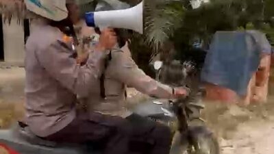 Polsek Langgam Turun Keliling Desa Segati, Warga Diingatkan Bahaya Asap dan Kebakaran